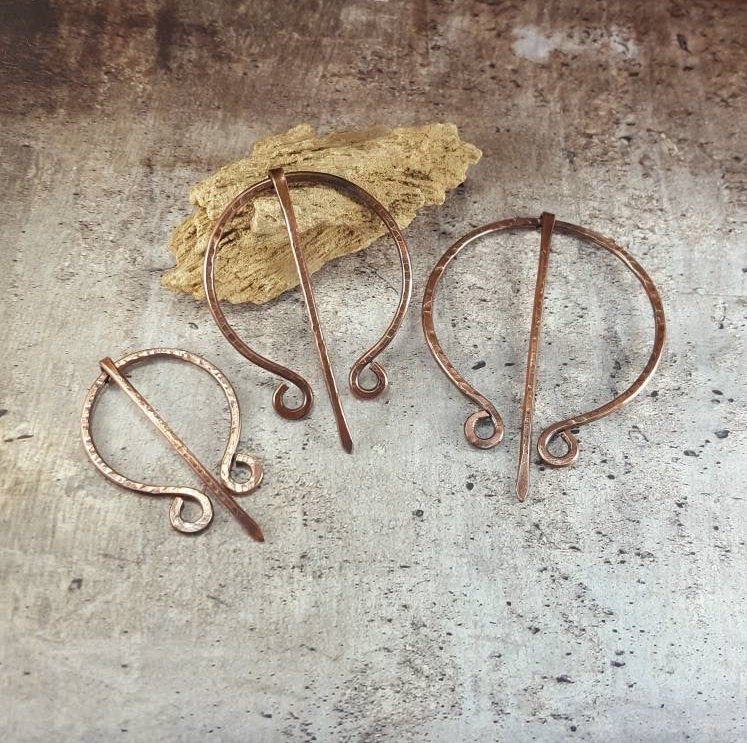 Large Celtic Cloak pin or Penannular Brooch - Eyres Jewellery