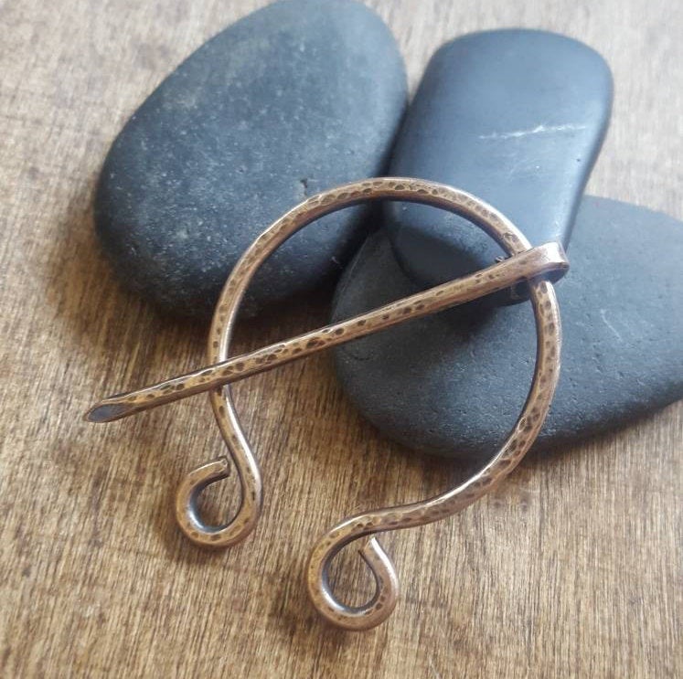 Penannular Brooch Pin, Celtic Shawl Pin, Horseshoe Brooch, Medieval Cl –  QuirkySue's