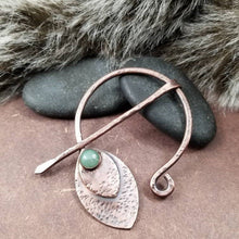 Load image into Gallery viewer, Leaf Penannular Pin, Metal Cloak Clasp, Handmade Rustic Copper Celtic Brooch, Green Aventurine